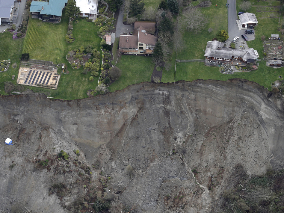 Houses sit near the edge of a landslide on Whidbey Island on Wednesday. Ted S. Warren/Associated Press Houses sit near the edge of a landslide on Whidbey Island on Wednesday. Ted S. Warren/Associated Press