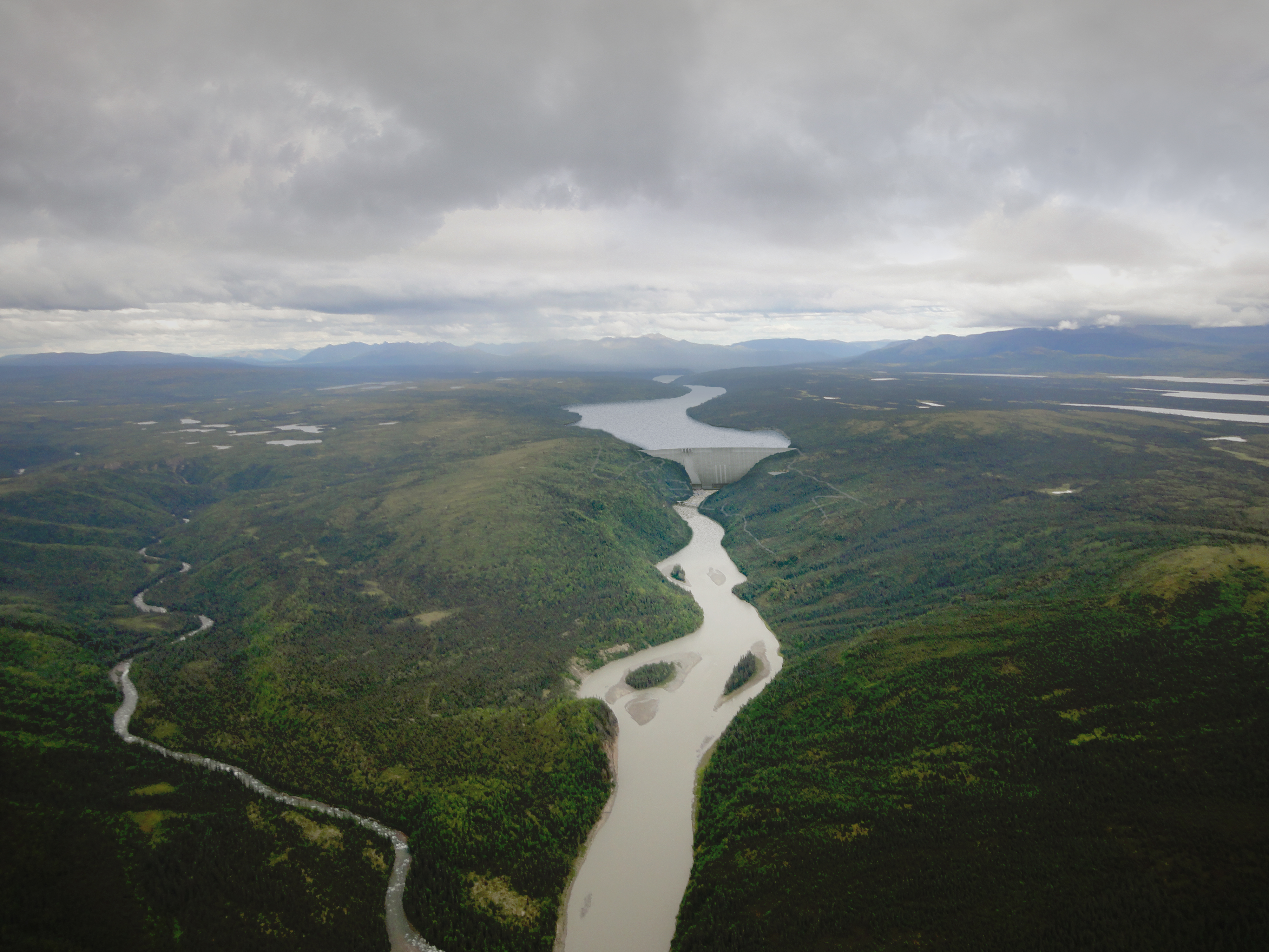 Su-Wa-Dam-Site-and-Reservoir-09-2013-Rendering-Wide Artist’s rendering of the proposed Susitna-Watana Dam. Courtesy AEA.