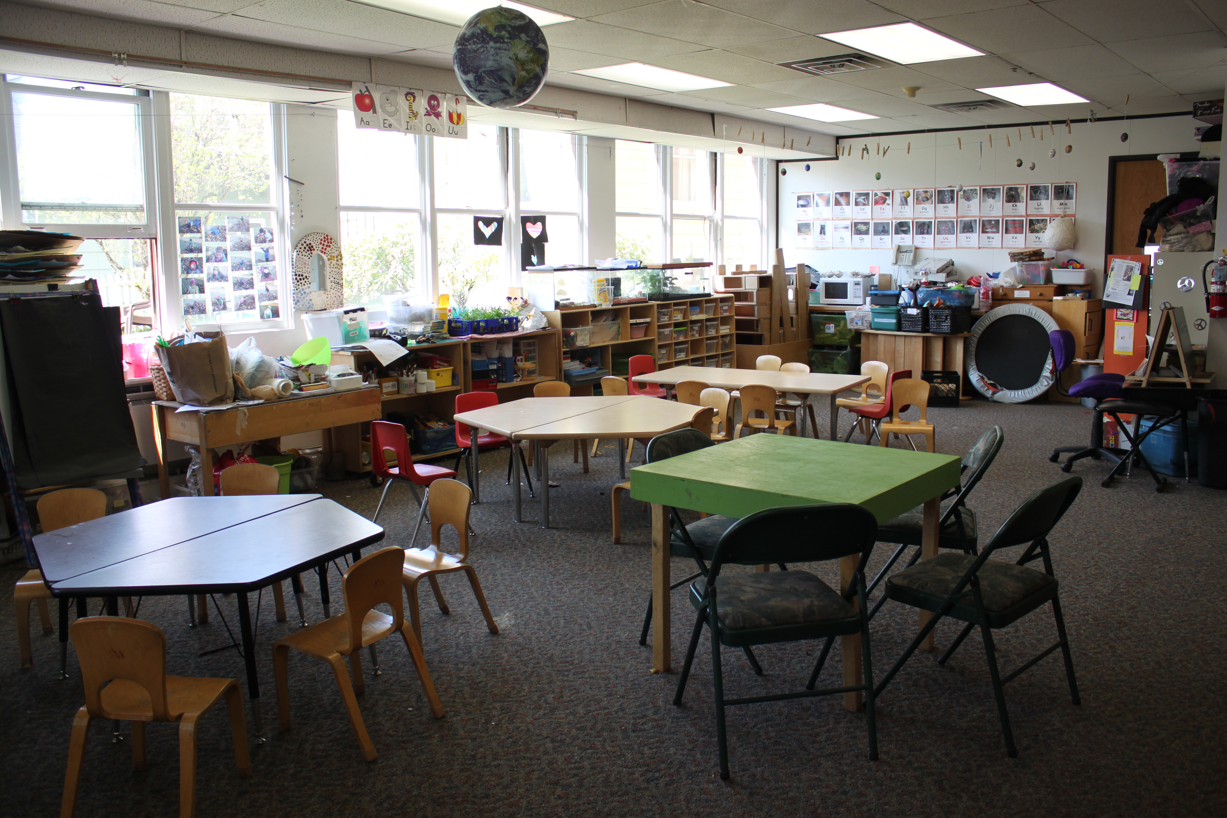 There are 23 students in the combined class of kindergarten and first grade. The Juneau Community Charter School has a total of 110 students in kindergarten through eighth grade. (Photo by Lisa Phu/KTOO)