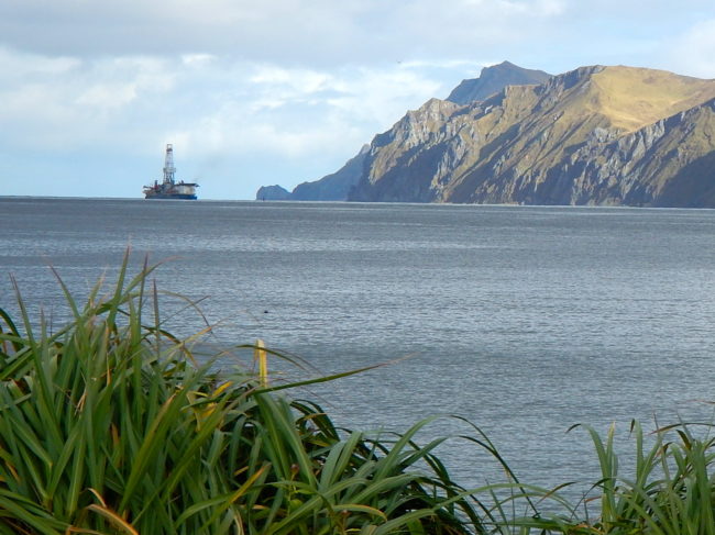 Shell's Noble Discoverer drill rig