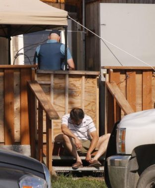 Law enforcement searches home in Bethel. (Photo by Dean Swope/KYUKl)