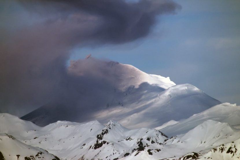 Pavlof Volcano ash emission May 14 2016