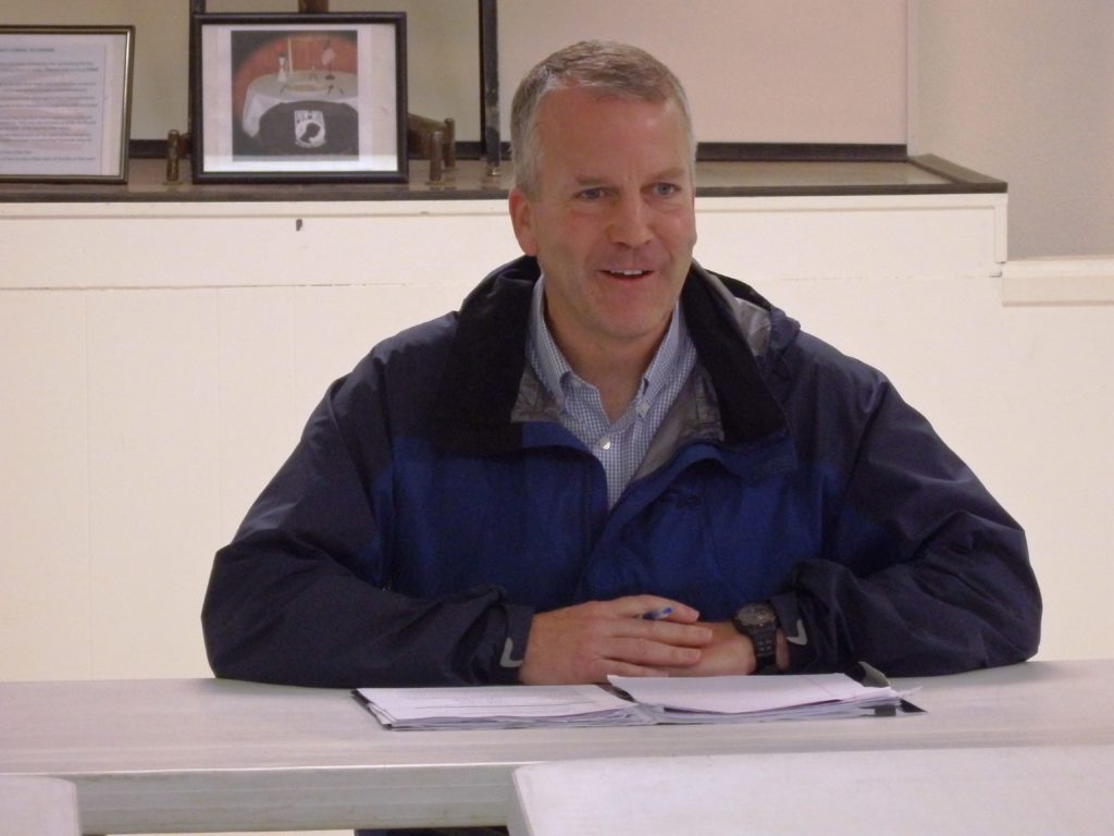 Sen. Dan Sullivan talks with Haines veterans at the American Legion. (Photo by Emily Files/KHNS)