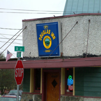 Douglas Inn