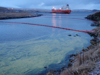 Diesel accumulating behind first row of boom Photo courtesy of U.S. Fish & Wildlife Service.