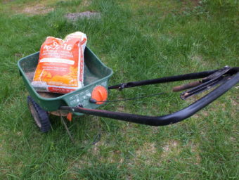 Fertilizer spreader