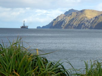 Shell's Noble Discoverer drill rig