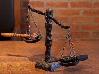 Scales gavel justice