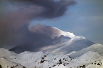 Pavlof Volcano ash emission May 14 2016