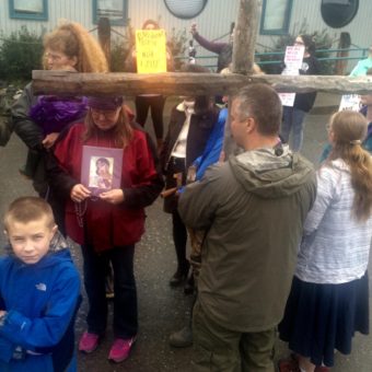 Protesters gathered at 7 p.m. on Wednesday, Aug. 17 to pray in front of the Soldotna Planned Parenthood offices. Counter-protestors also gathered holding signs and chanting. (Photo by Daysha Eaton/KBBI)