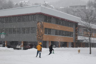 Snow day (Photo by Elizabeth Jenkins/Alaska's Energy Desk