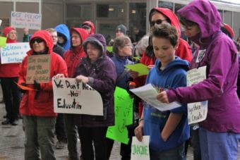Rally participants at the second annual March for Science in Juneau on April 14, 2018. (Photo by Adelyn Baxter/KTOO)