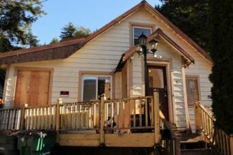 Boards bar access and signs declare no trespassing at 401 Harris St. in Juneau, pictured here on Oct. 1, 2018.