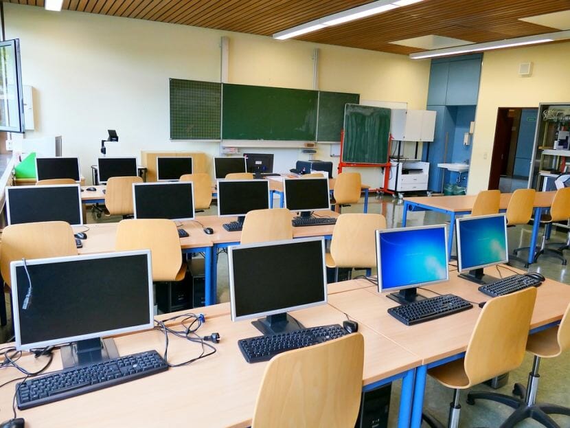 A school computer lab. (Creative Commons photo by Harald_Landsrath)