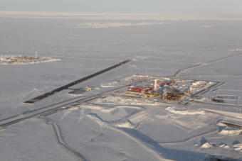 The Nuna discovery is northwest of and adjacent to the Kuparuk River Unit. Shown here is the main camp at the Kuparuk field. (Photo courtesy ConocoPhillips)