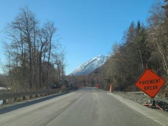 A "pavement break" sign by a rural highway