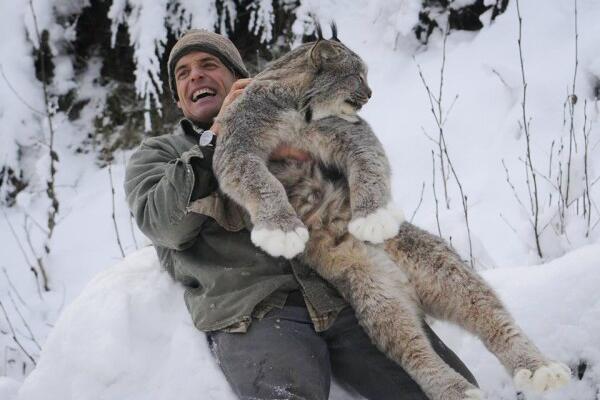 Steve Kroschel with a lynx.
